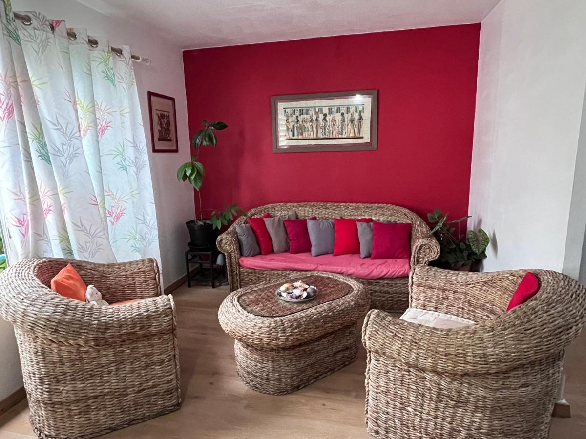 Chambre Chez L'Habitant A 5Mn De L'Aeroport 萨莱比梅 外观 照片