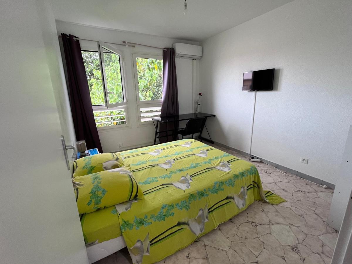 Chambre Chez L'Habitant A 5Mn De L'Aeroport 萨莱比梅 外观 照片