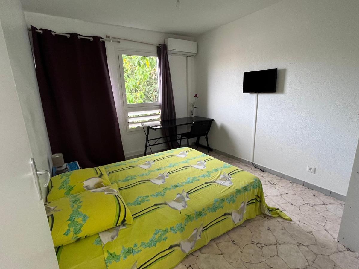 Chambre Chez L'Habitant A 5Mn De L'Aeroport 萨莱比梅 外观 照片